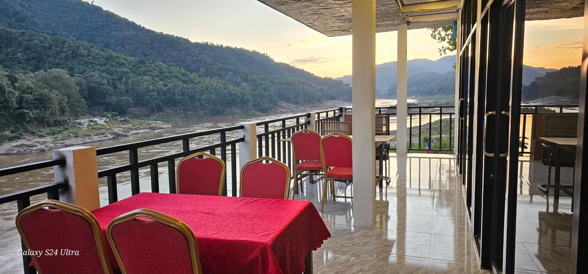 Inn Riverside Hostel Pb Pakbeng Exterior photo